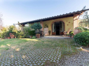 Detached house in the hills of Arezzo, surrounded by olive trees Arezzo